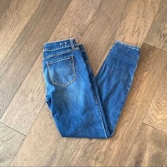 CABI DOVER Skinny Jeans 4 #3385 Med Wash EUC - Picture 2 of 8